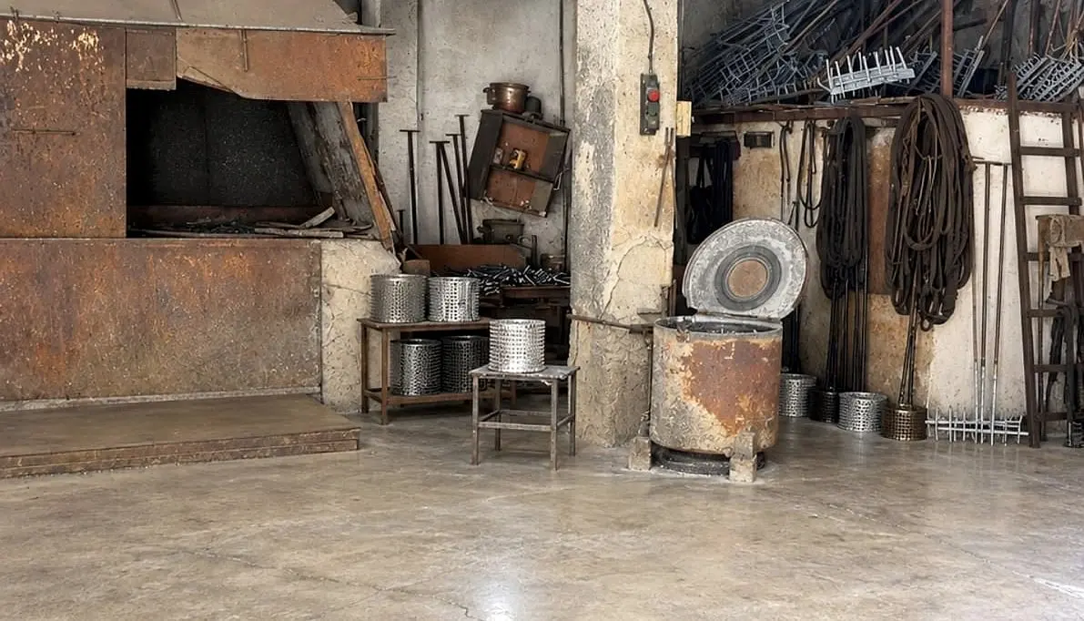 Kaplama bölümünde sepetler ve küçük parça santrifüjü