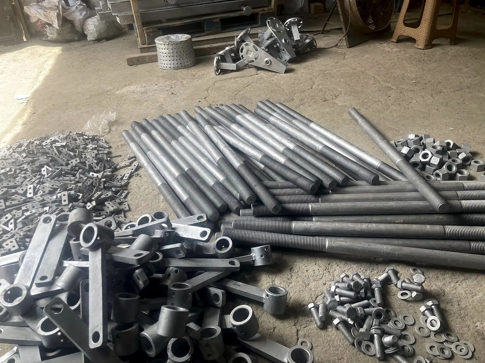 Galvanizli saplama, somun, cıvata ve iskele bağlantı parçaları